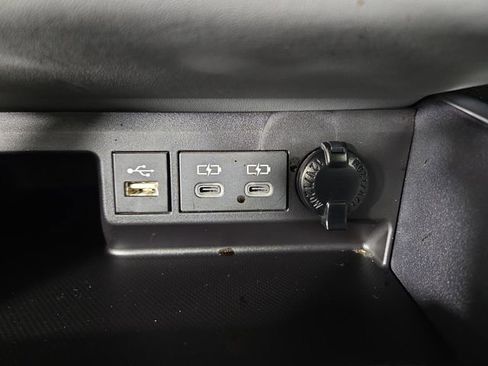 Used 2024 Toyota Highlander Limited image 28