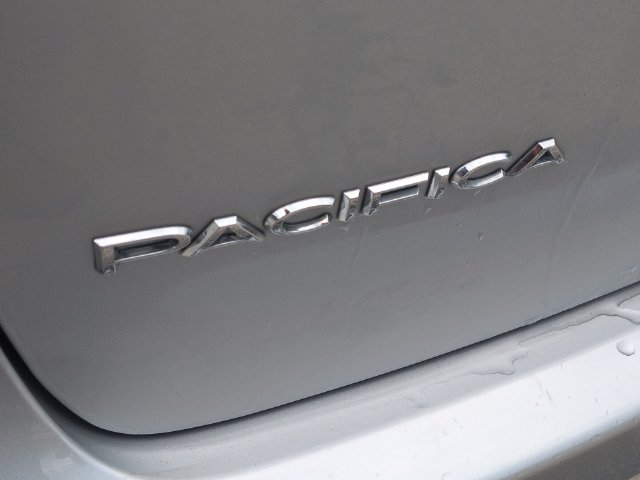 Used 2024 Chrysler Pacifica Touring-L FWD image 34