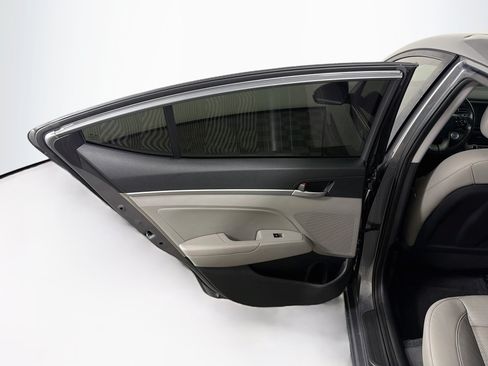 Used 2019 Hyundai Elantra Limited FWD image 25