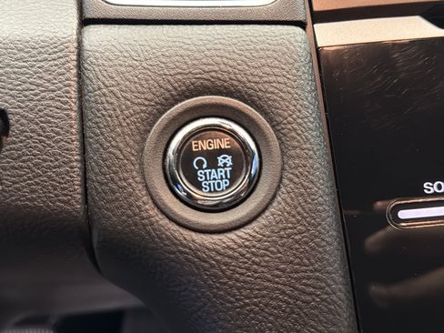 Used 2017 Ford Taurus Limited FWD image 23