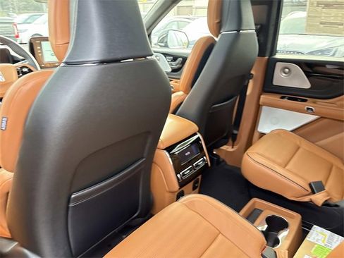 New 2026 Lincoln Aviator Black Label w/ Dynamic Handling Package image 17
