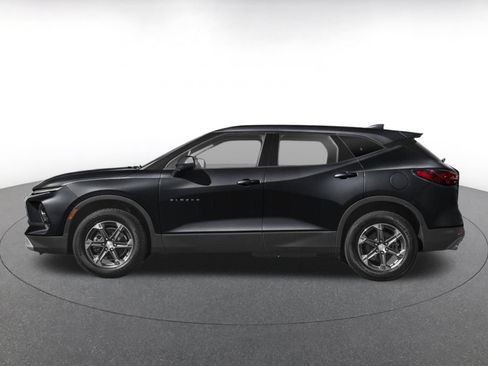 Used 2025 Chevrolet Blazer LT FWD image 3