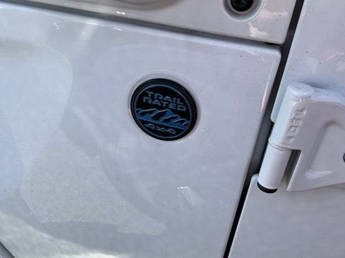 Used 2022 Jeep Wrangler Unlimited Sahara image 11