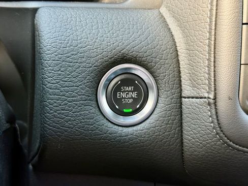 Used 2024 GMC Yukon Denali w/ Advanced Technology Package AWD/4WD image 24