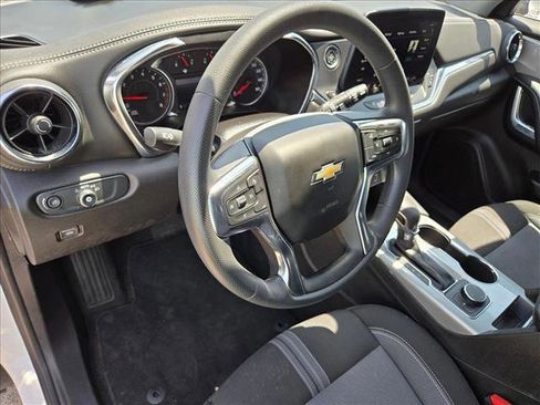 Used 2025 Chevrolet Blazer LT AWD/4WD image 10