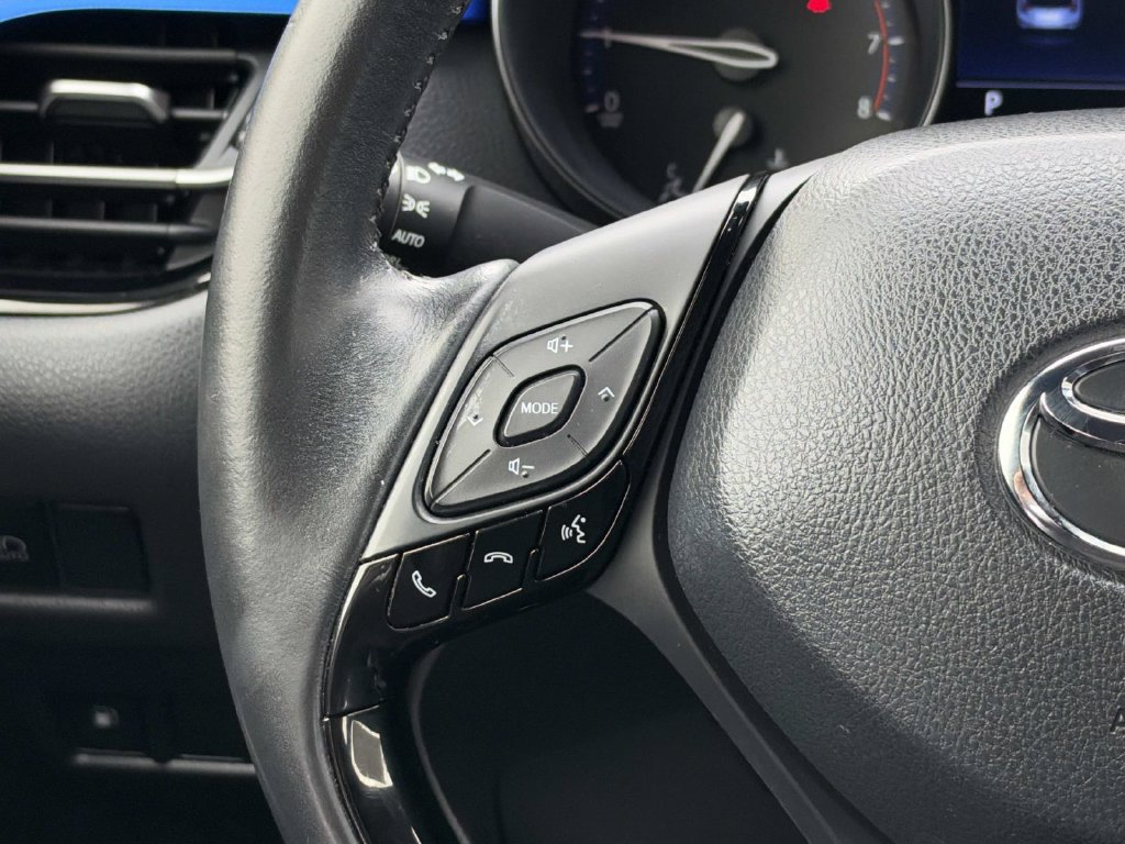 Used 2021 Toyota C-HR XLE FWD image 13