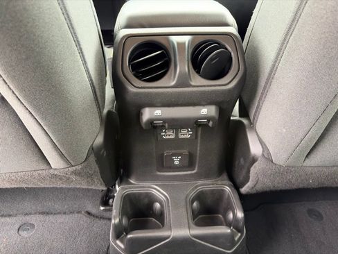 Used 2025 Jeep Wrangler Unlimited Sahara AWD/4WD image 11