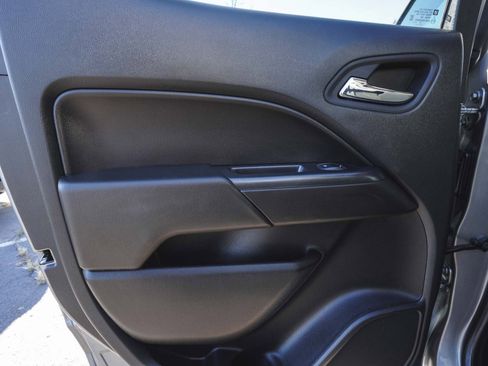 Used 2022 Chevrolet Colorado LT w/ LT Convenience Package image 12