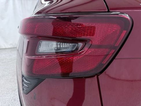 Used 2024 Chevrolet Trax LS w/ LS Convenience Package FWD image 8