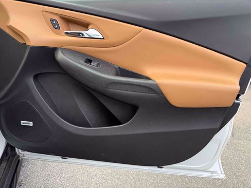 Used 2017 Chevrolet Volt Premier w/ Driver Confidence II Package FWD image 32