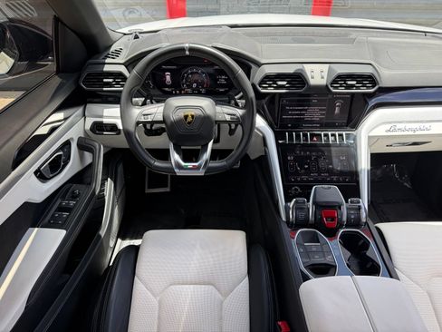 Used 2022 Lamborghini Urus AWD/4WD image 54
