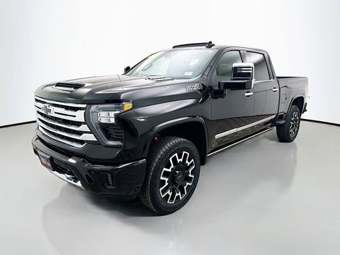 Used 2025 Chevrolet Silverado 2500 High Country w/ Technology Package AWD/4WD image 4