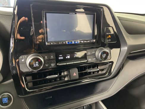 Used 2021 Toyota Highlander XSE FWD image 20