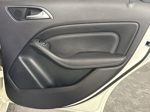 Used 2017 Mercedes-Benz B 250e image 36