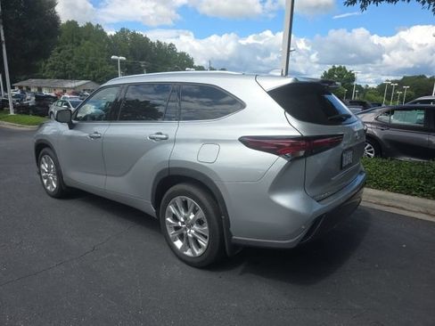 Used 2025 Toyota Highlander Limited AWD/4WD image 7