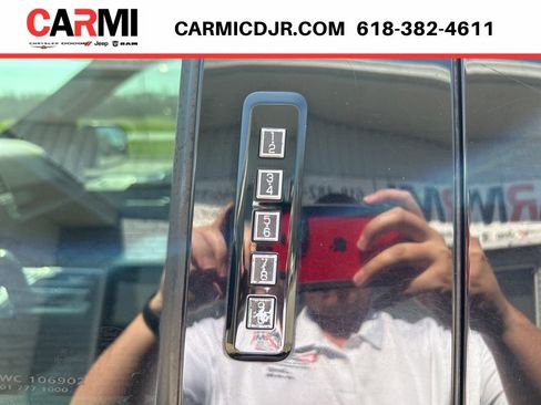 Used 2017 Ford F150 Raptor w/ Equipment Group 802A Luxury AWD/4WD image 11