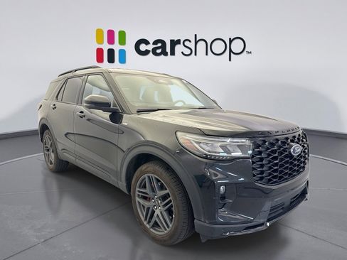 Used 2025 Ford Explorer ST-Line w/ ST-Line Street Pack AWD/4WD image 7