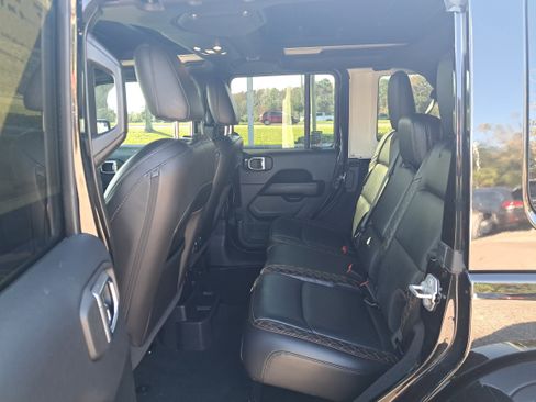 Used 2021 Jeep Wrangler Unlimited Sahara image 7