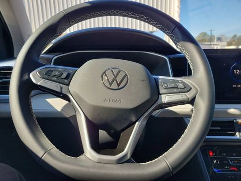 New 2026 Volkswagen Taos SE FWD image 23