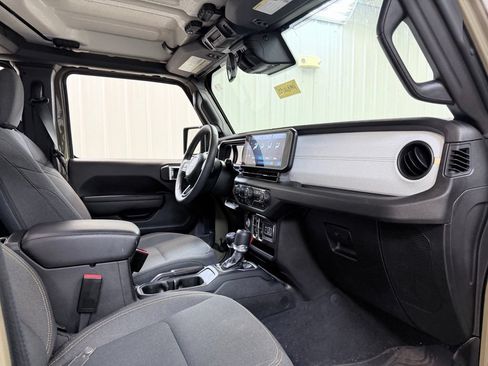 Used 2025 Jeep Wrangler Unlimited Sport AWD/4WD image 31