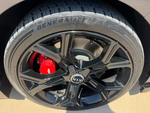 Used 2018 Kia Stinger GT1 AWD/4WD image 20