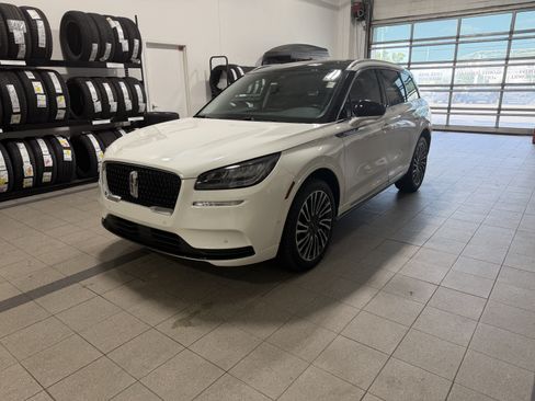 Used 2022 Lincoln Corsair AWD w/ Premium Package image 4