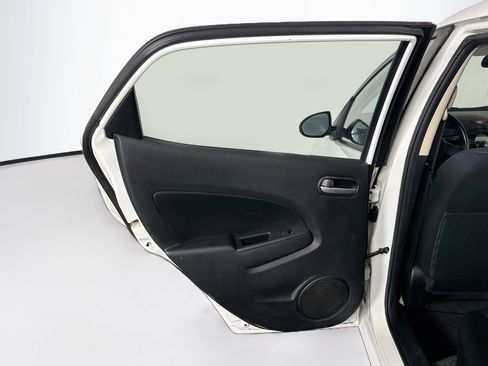 Used 2014 MAZDA MAZDA2 Sport FWD image 23