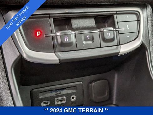 Certified 2024 GMC Terrain SLT image 28