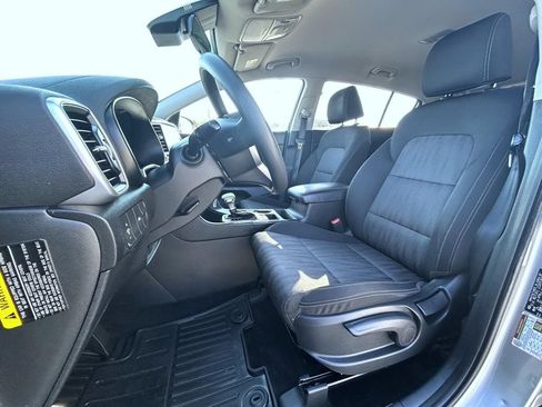 Used 2020 Kia Sportage LX AWD/4WD image 11
