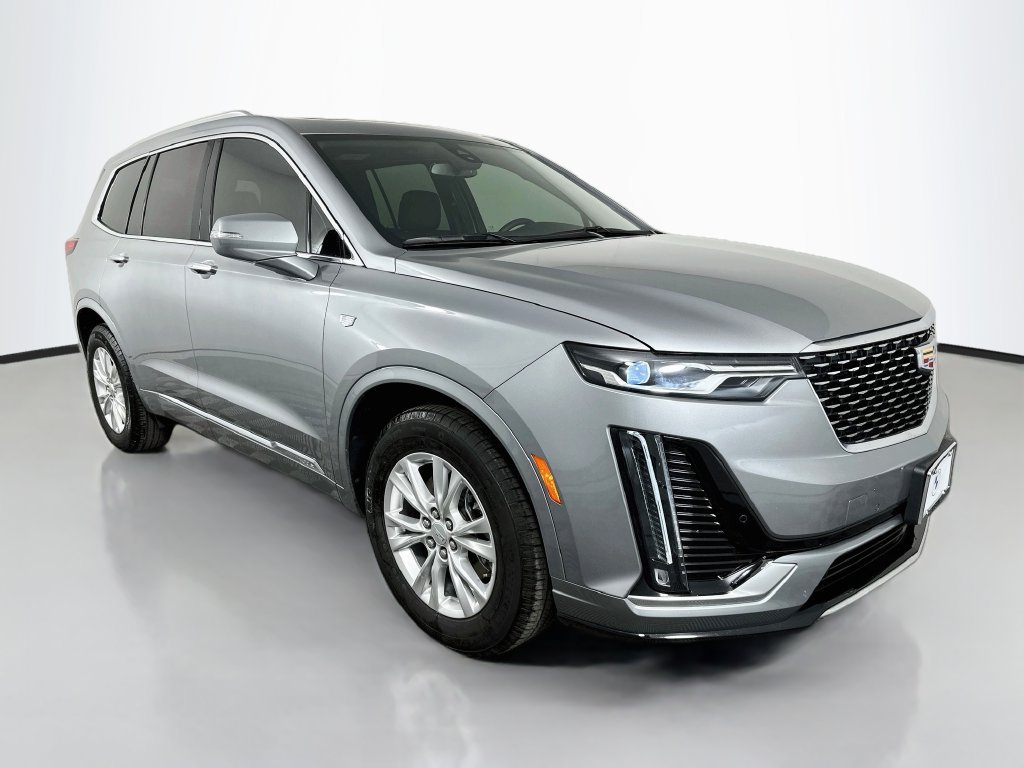 Used 2025 Cadillac XT6 Luxury FWD image 3