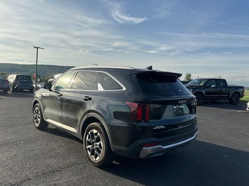 Certified 2025 Kia Sorento S w/ Panoramic Sunroof Package AWD/4WD image 5