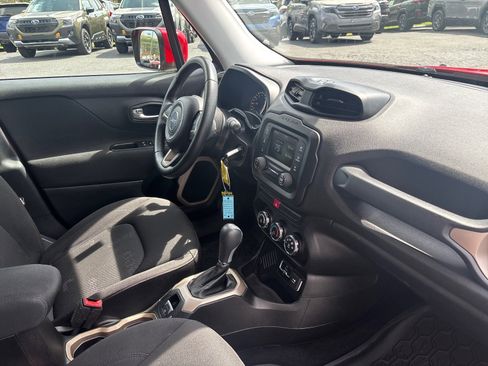 Used 2015 Jeep Renegade Latitude FWD image 47