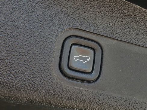 Used 2013 Chevrolet Suburban LTZ AWD/4WD image 25