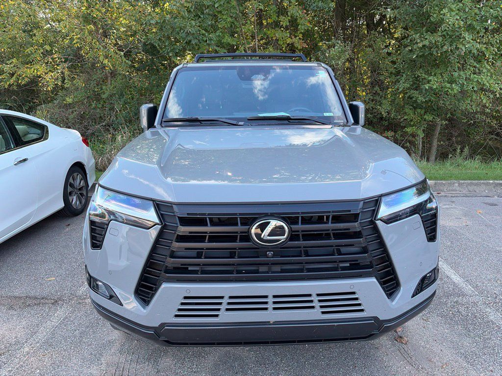 Used 2024 Lexus GX 550 w/ Accessory Package (Z1) AWD/4WD image 2