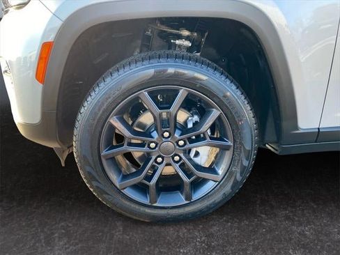 Used 2025 Jeep Grand Cherokee Limited w/ Trailer Tow Package AWD/4WD image 29