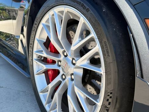 Used 2016 Chevrolet Corvette Z06 w/ 3LZ Preferred Equipment Group RWD image 9