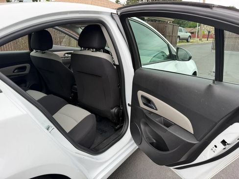 Used 2016 Chevrolet Cruze LS FWD image 12