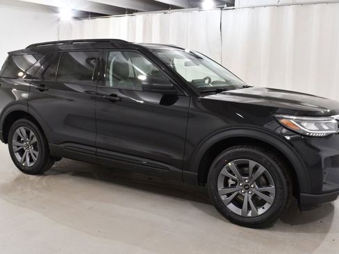 New 2026 Ford Explorer Active w/ Active Comfort Package AWD/4WD image 5