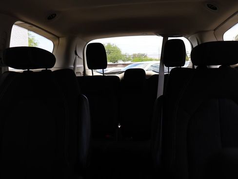 Used 2022 Chrysler Voyager LX FWD image 36