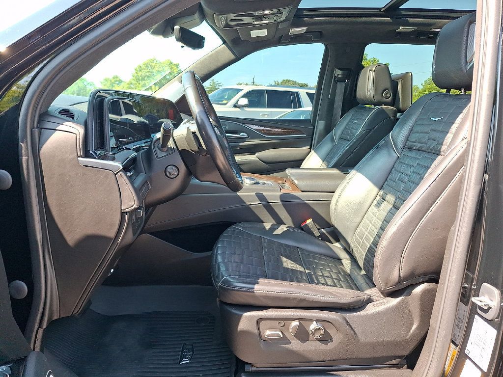 Used 2023 Cadillac Escalade Sport Platinum w/ LPO, ONYX Package AWD/4WD image 14