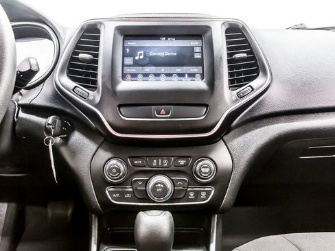 Used 2020 Jeep Cherokee Latitude FWD image 19