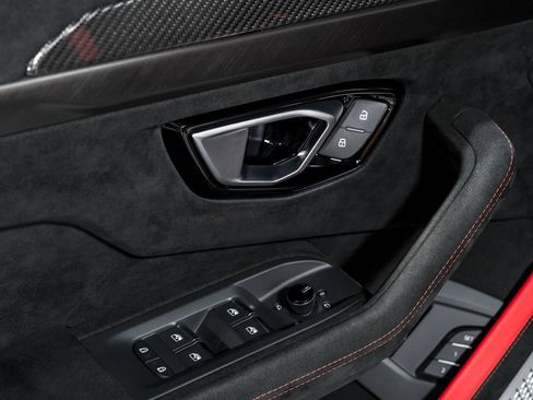 Used 2023 Lamborghini Urus Performante AWD/4WD image 10