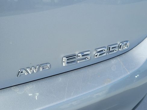 Certified 2023 Lexus ES 250 w/ Premium Package AWD/4WD image 8