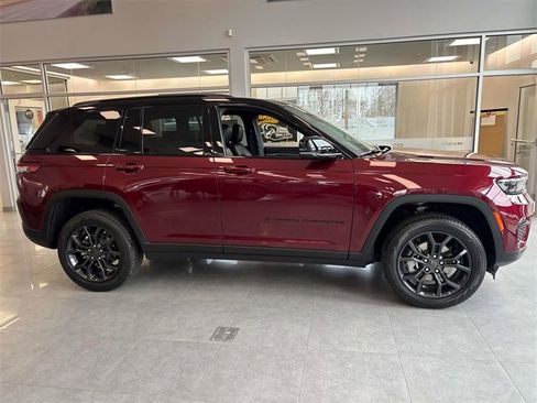 New 2025 Jeep Grand Cherokee Limited image 2