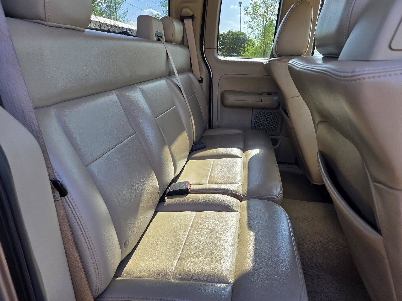 Used 2005 Ford F150 Lariat RWD image 9