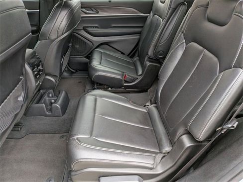 Certified 2024 Jeep Grand Cherokee L Limited w/ Luxury Tech Group II image 25