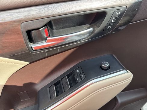 Used 2022 Toyota Highlander Platinum image 15