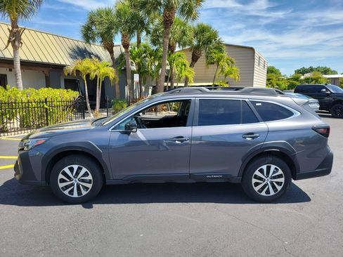 Used 2025 Subaru Outback Premium AWD/4WD image 9