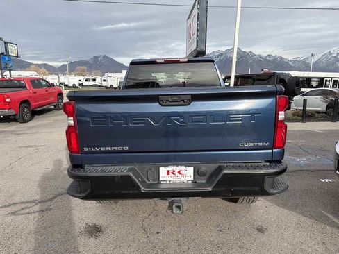 Used 2021 Chevrolet Silverado 2500 Custom w/ Custom Convenience Package image 4