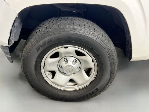 Used 2018 Toyota Tacoma SR image 13